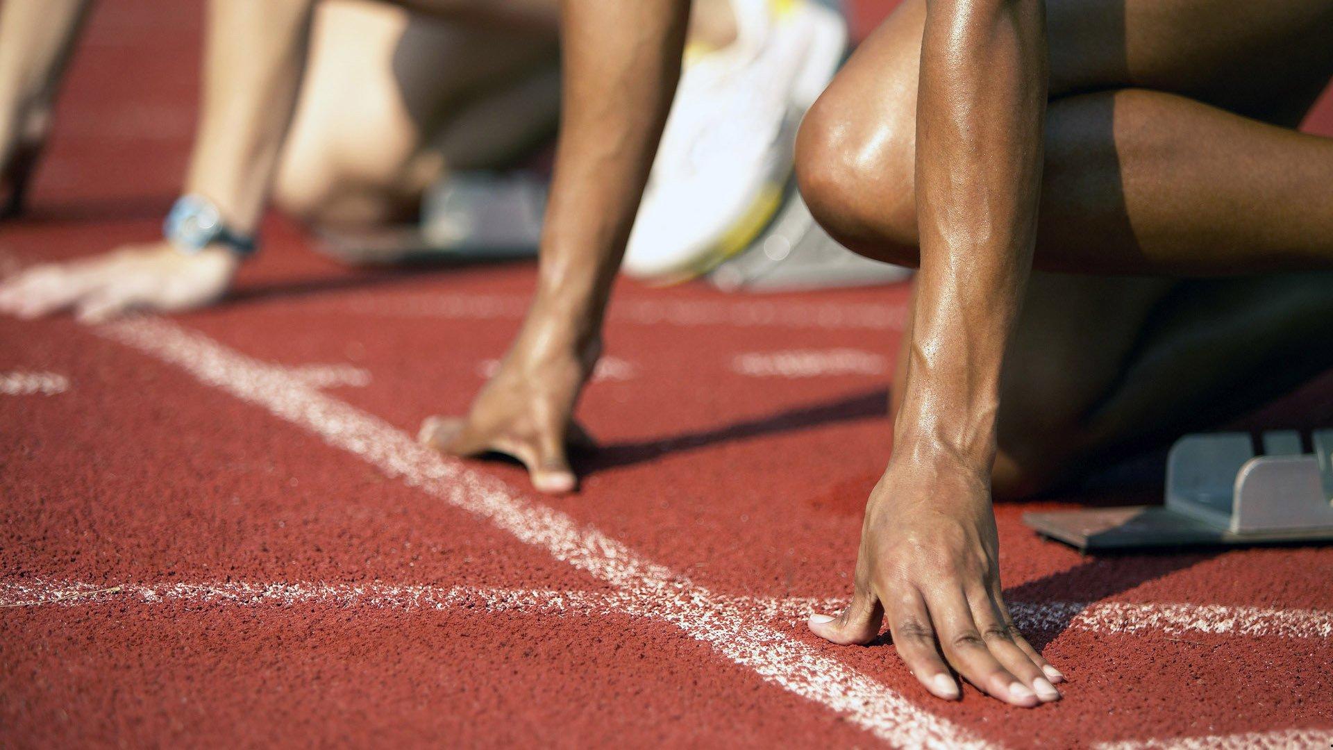 麦基半场神来之笔！超远三分绝平点燃NBL，湖人旧将宝刀未老