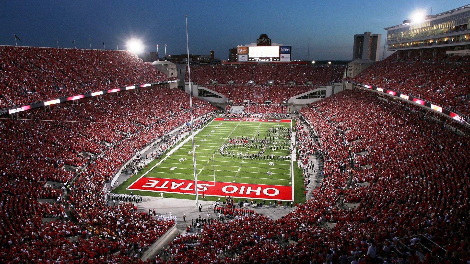 热刺旧将点出战术差异，弗兰克频繁变阵对比澳波大胆革新，英超主帅风格引热议