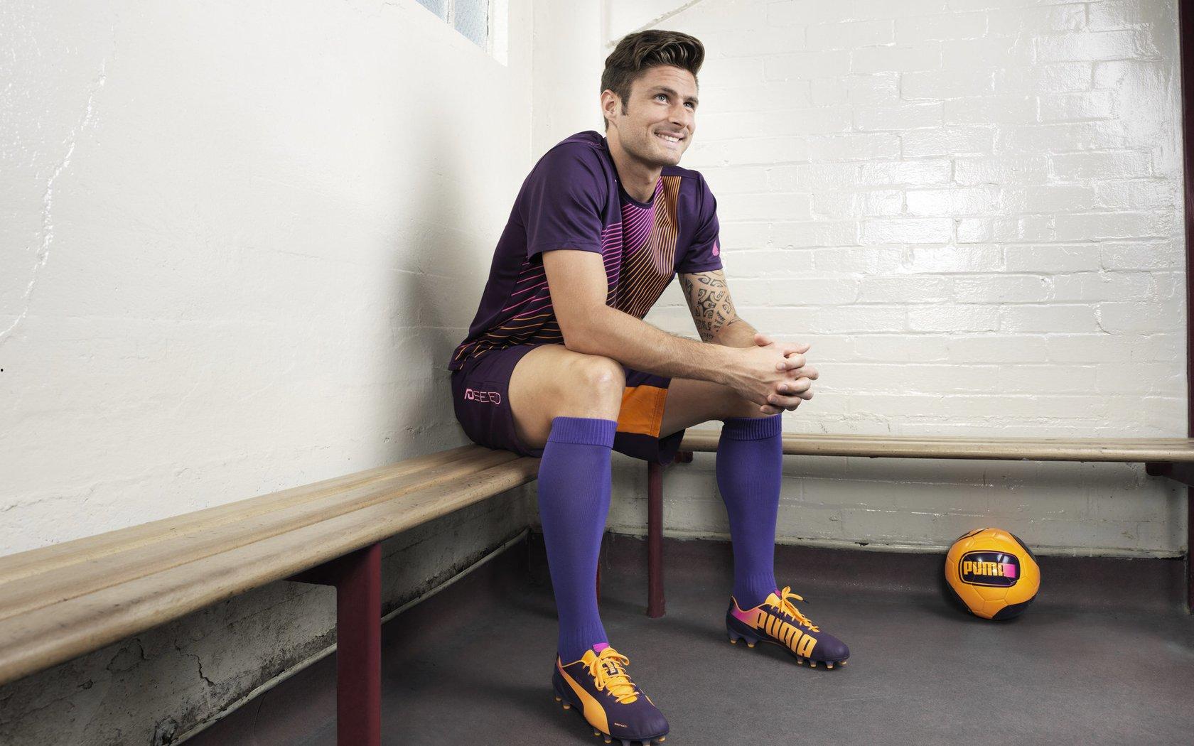 地上足球评论引热议，银河战舰赛季征程恐面临颗粒无收困境